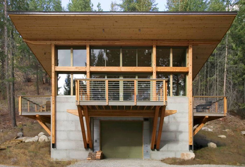 Красивый дом с террасой