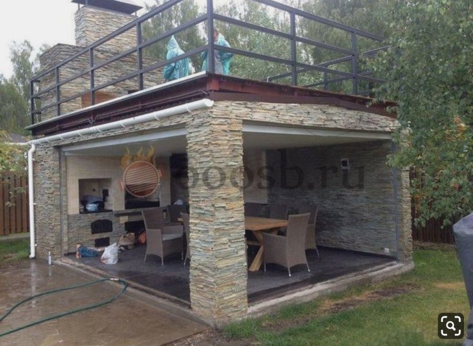 Двухэтажная беседка с открытым вторым этажом