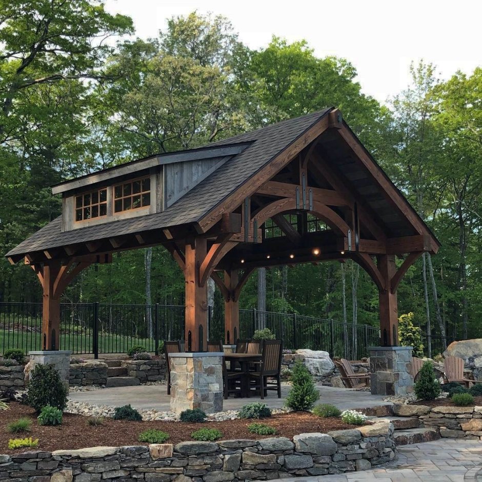 Маленький домик на склоне