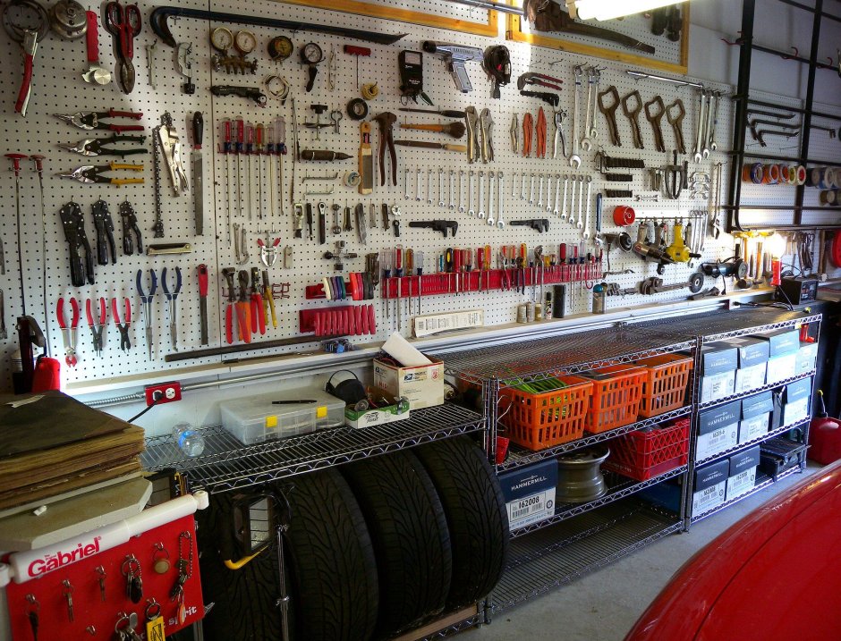 Расположение инструментов в мастерской