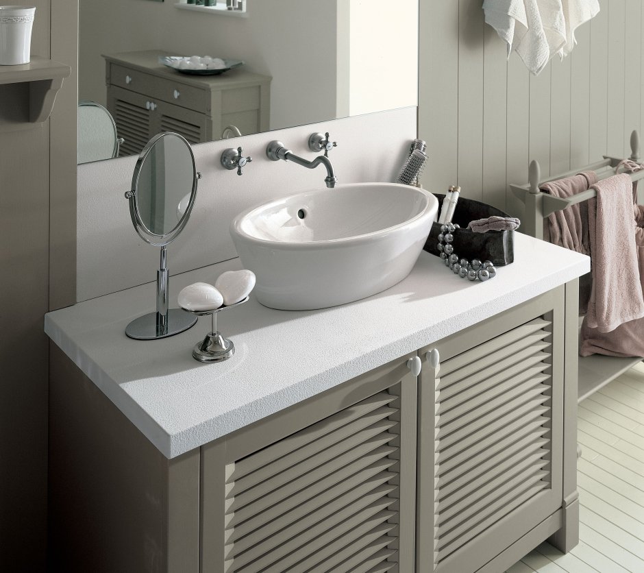 Тумба под раковину с жалюзийными дверцами