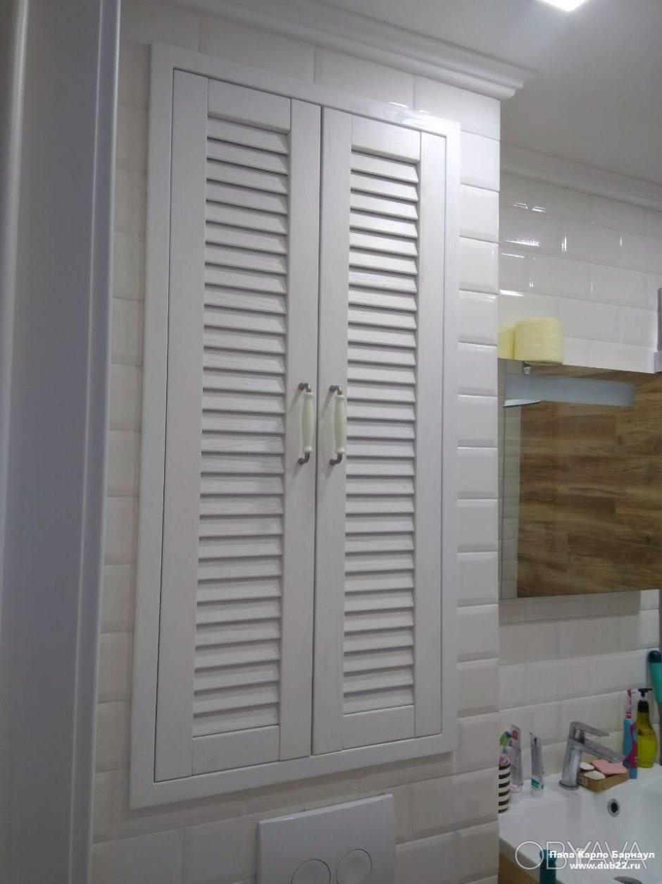 Навесной шкафчик в ванную комнату