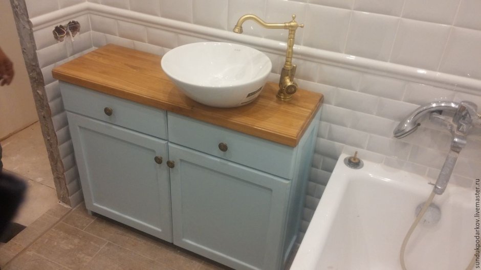 Шкафчик под раковину из дерева