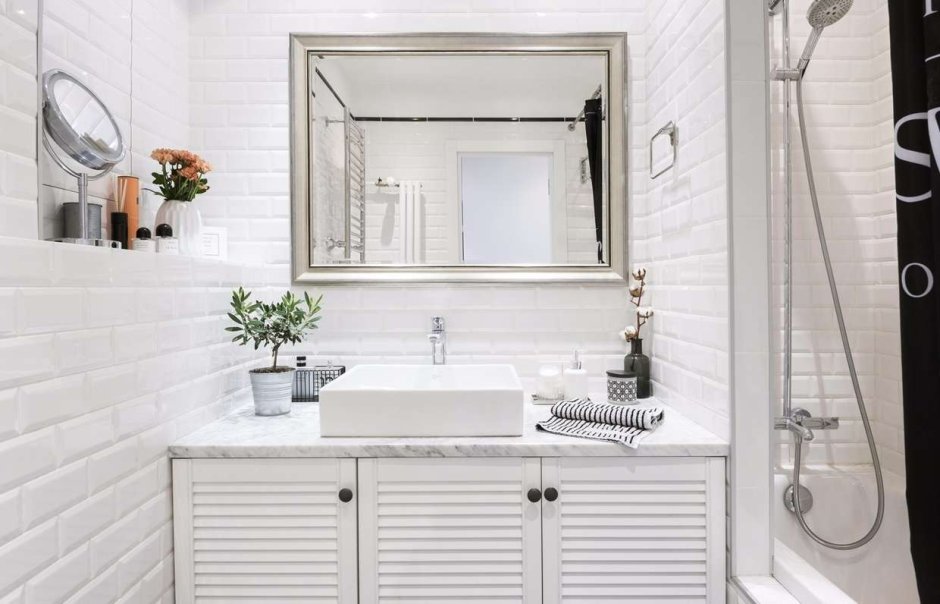 Кухонный гарнитур с жалюзийными дверцами