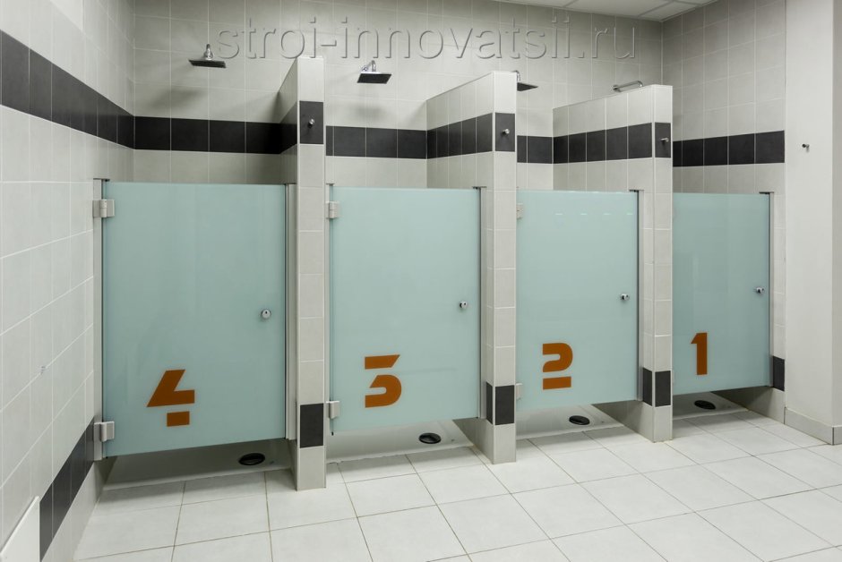 Душевые кабинки в школе