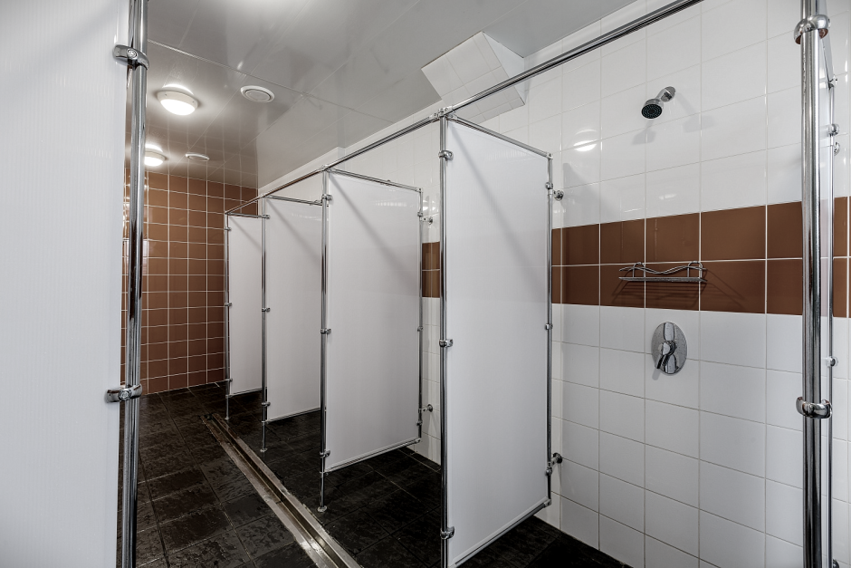 Стеклянная перегородка в ванную