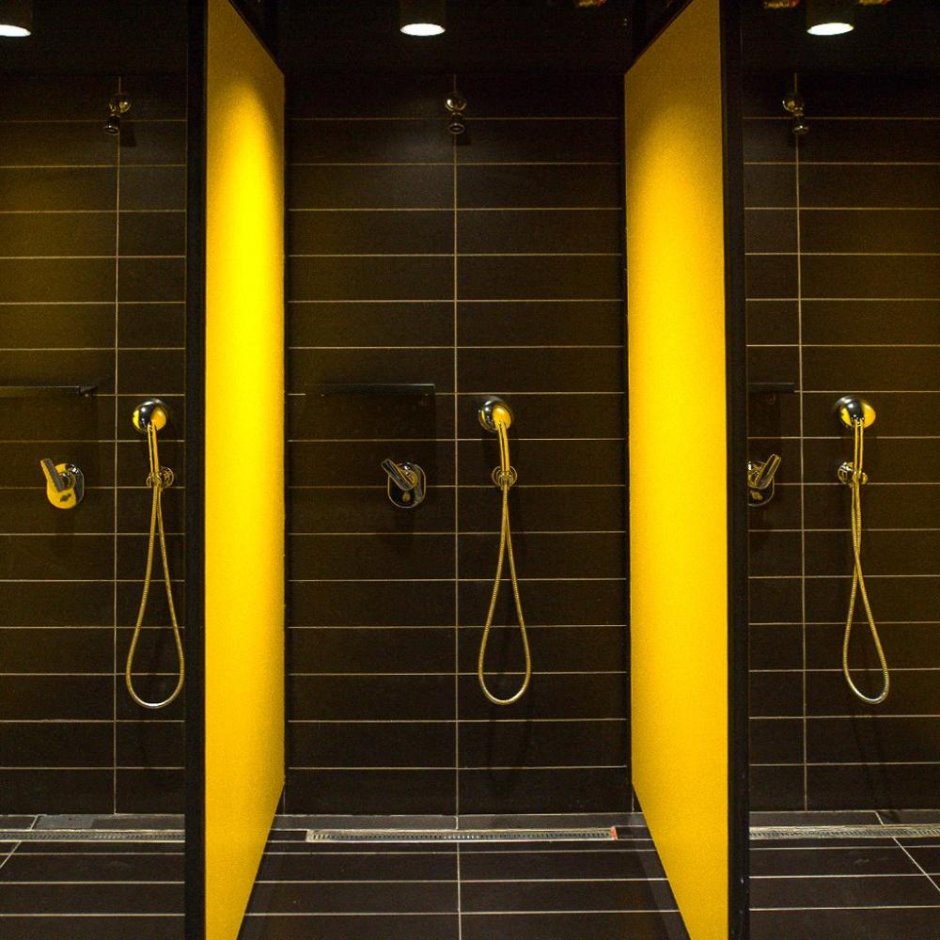 Двери в санузел в офисе