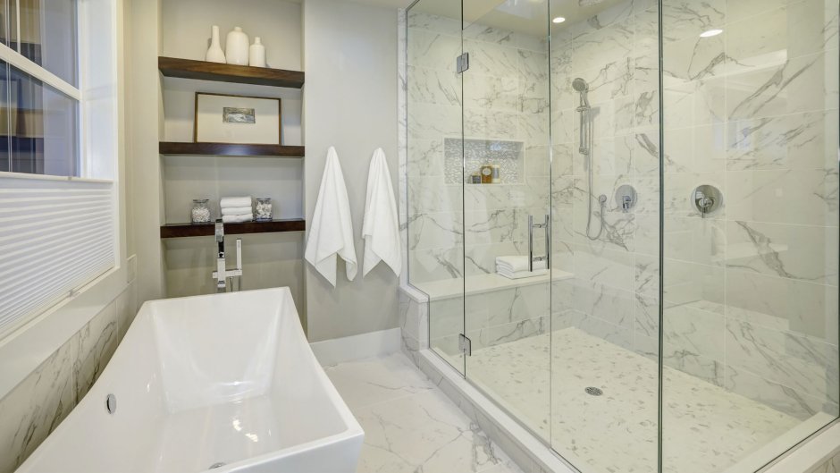 Душевая комната с сиденьем