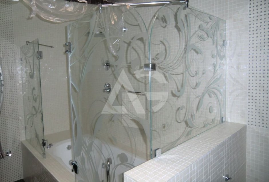 Перегородка для ванной из стекла