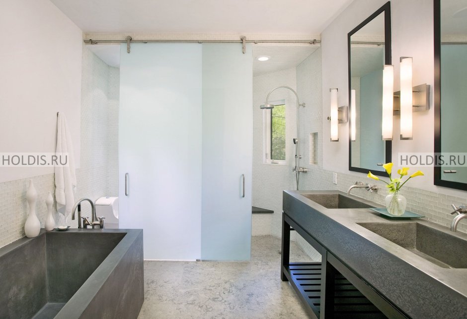 Стеклянные перегородки для зонирования ванной