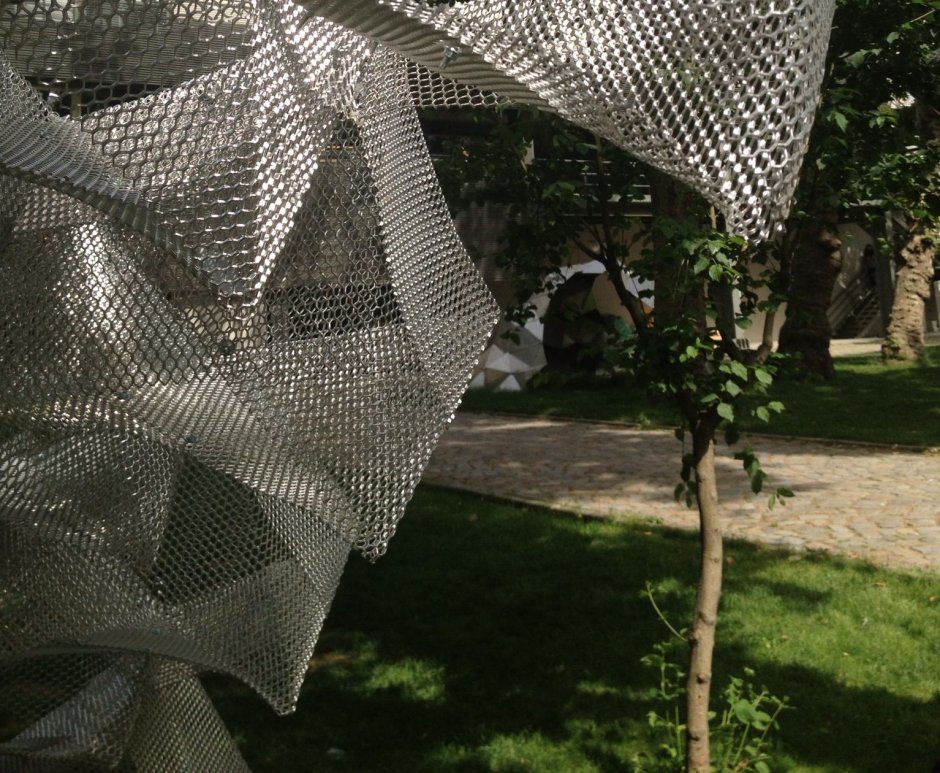 Пластиковая сетка для беседки