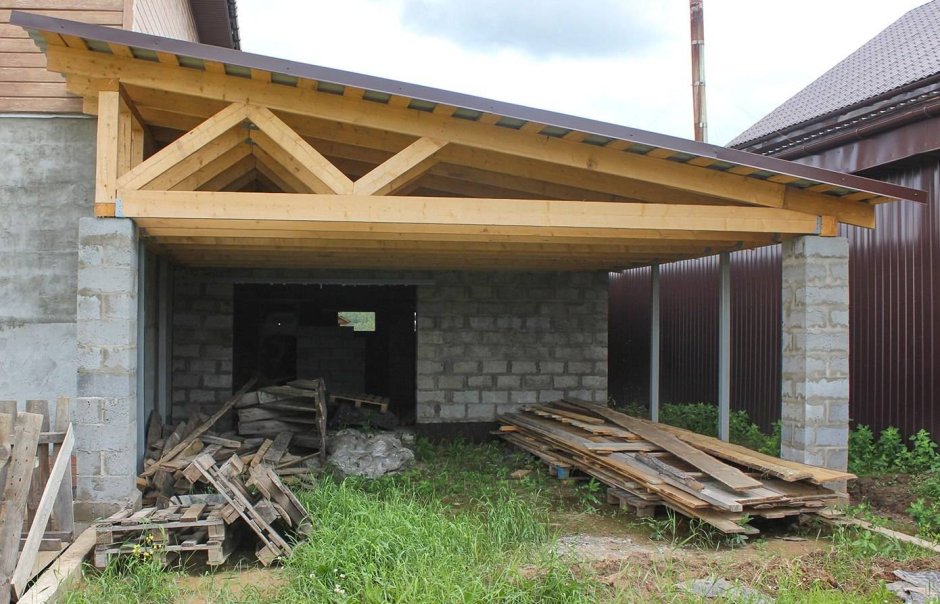 Пристройка с односкатной крышей к деревянному дому