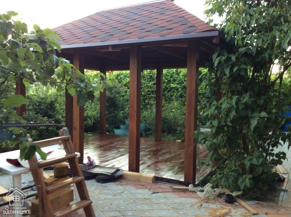 Беседка для дачи из мягкой кровли