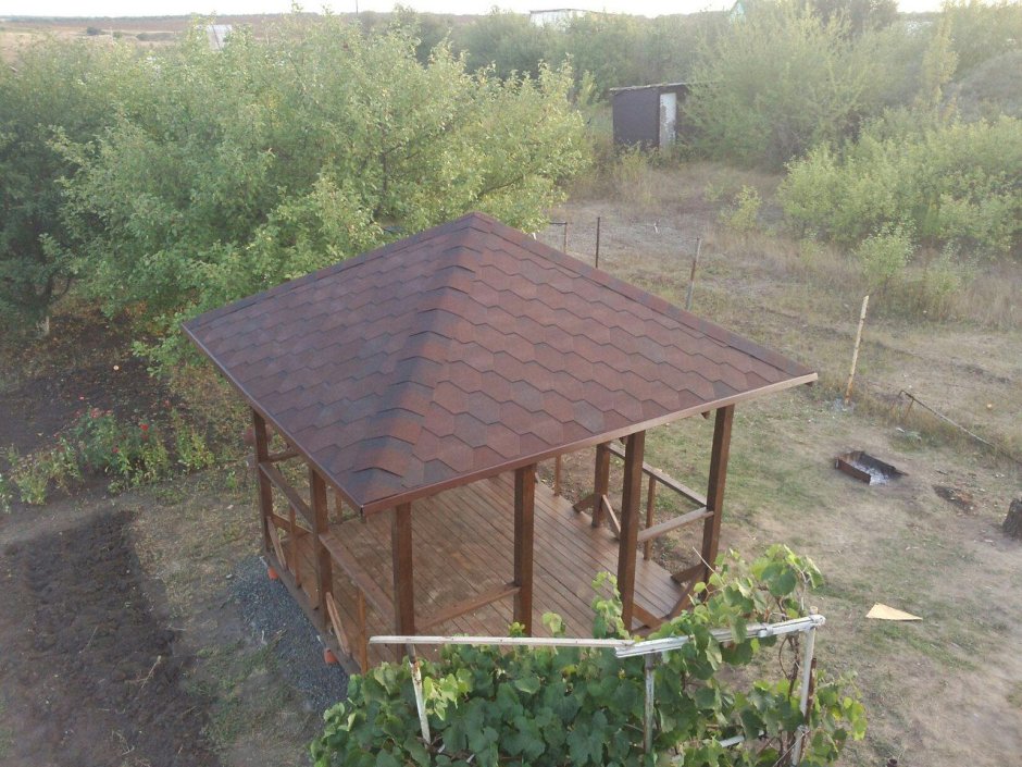 Беседка с мягкой кровлей