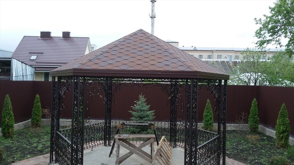 Беседка с мягкой кровлей