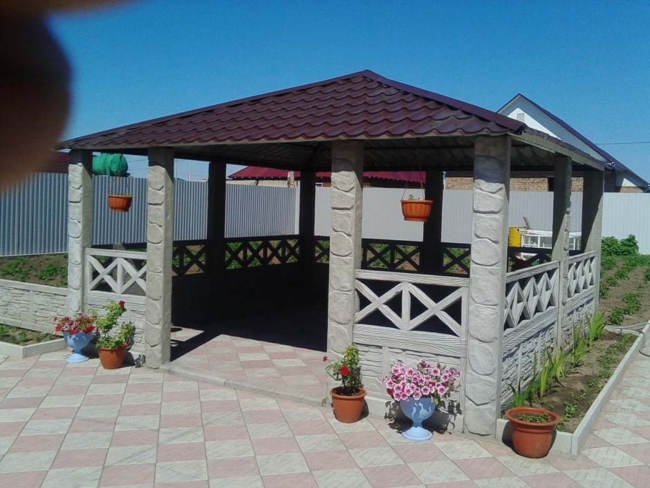 Бетонная беседка