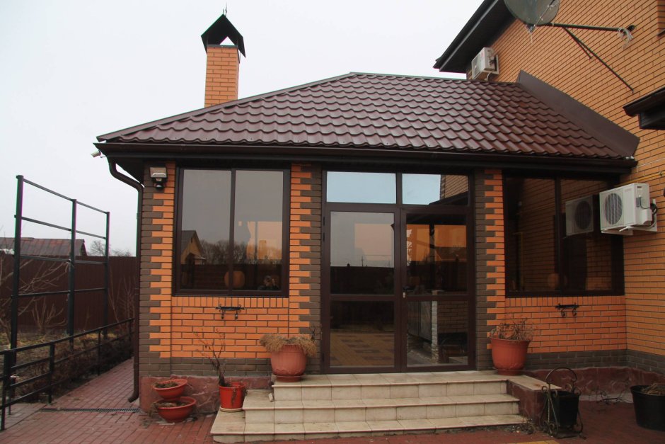 Закрытая кирпичная беседка 5х4