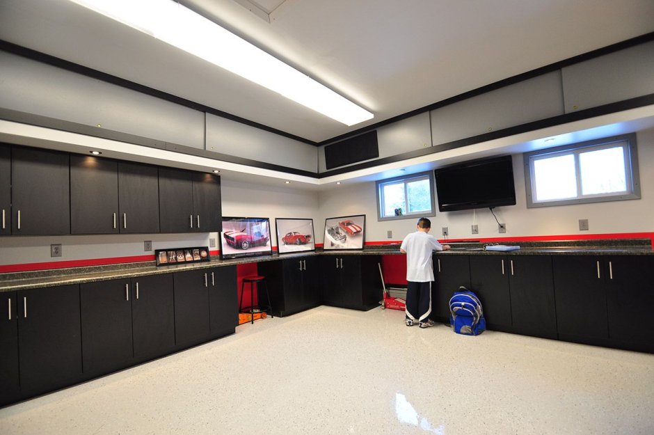 Дизайн гаража черный с красным