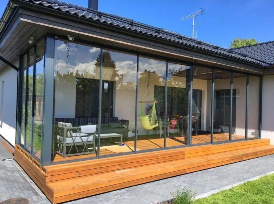 Стеклянная беседка