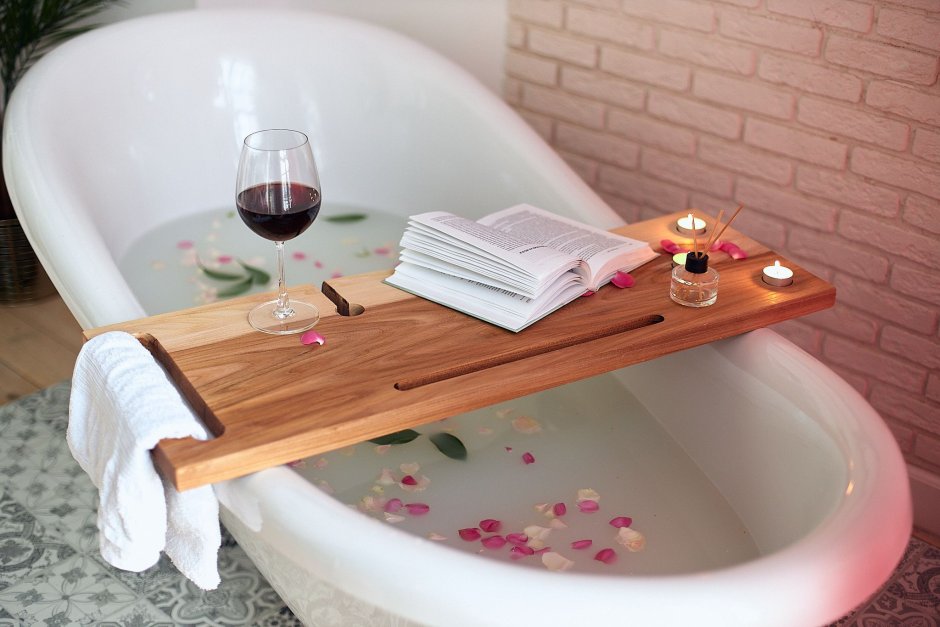 Столик для ванной деревянный