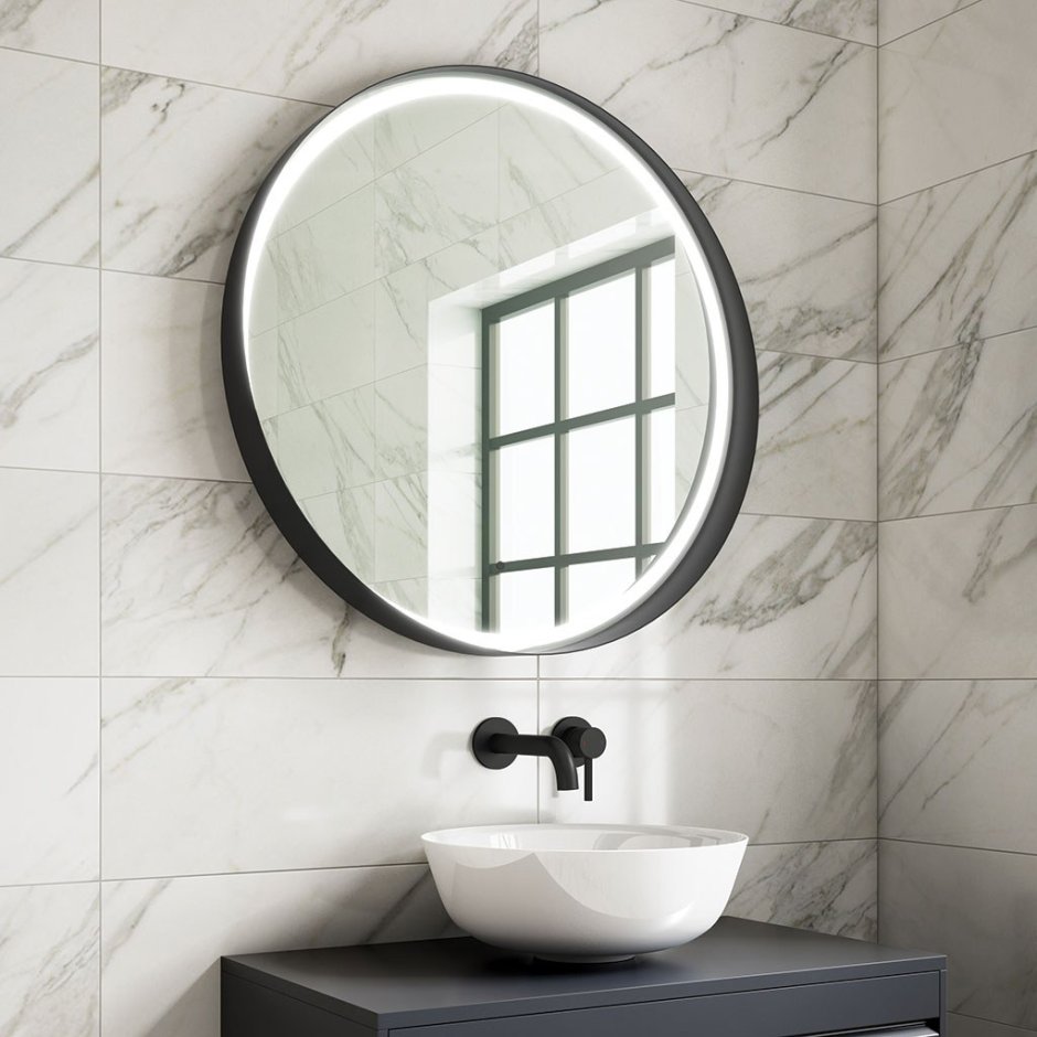 Ванна с черным круглым зеркалом