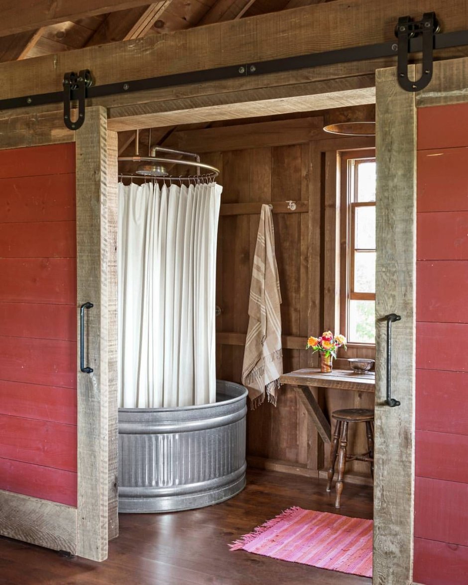 Душ в деревенском стиле