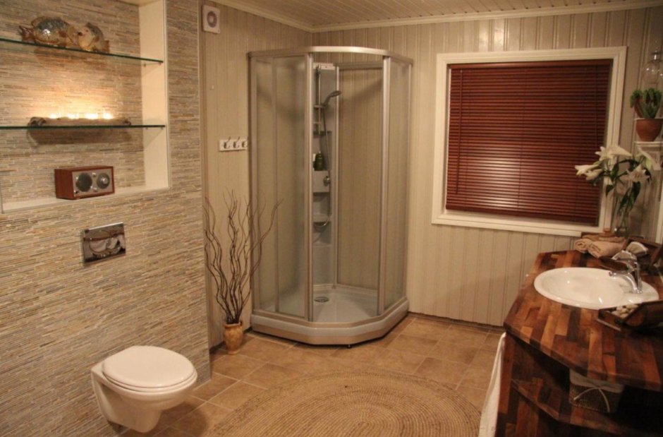 Санузел в частном доме с душевой кабиной