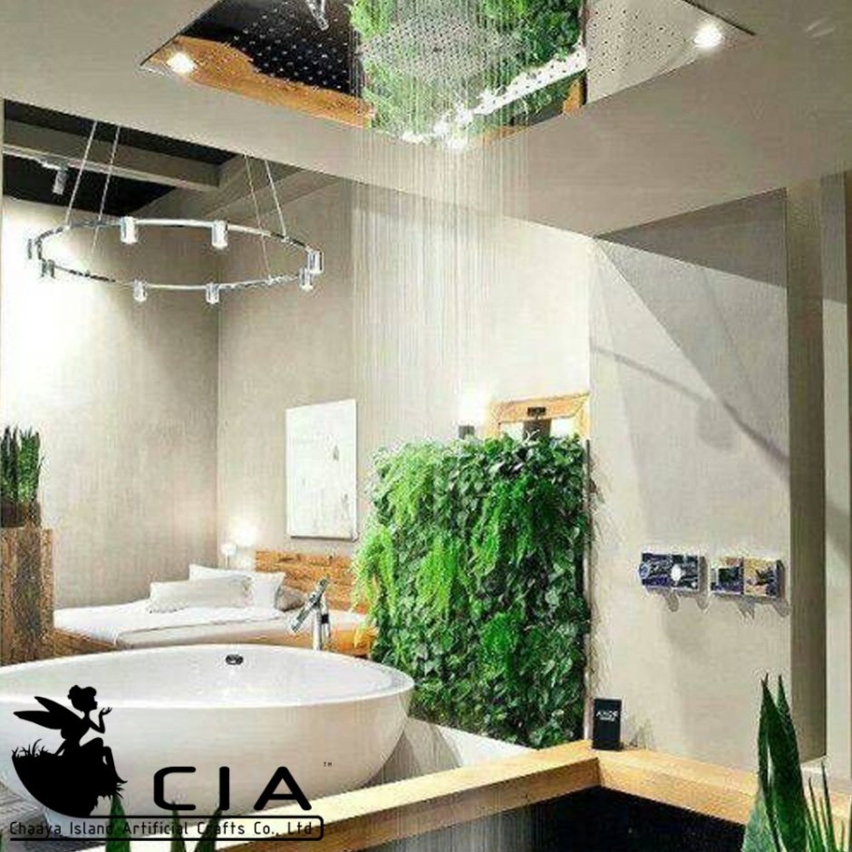 Маленькая ванная комната с тропическим душем