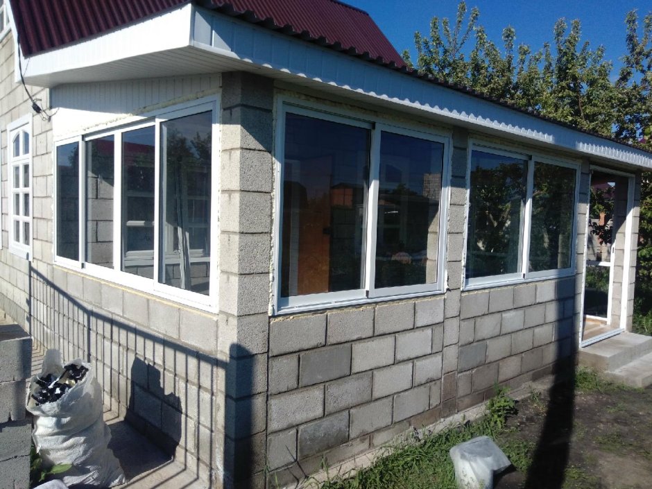 Дом из газобетона с террасой