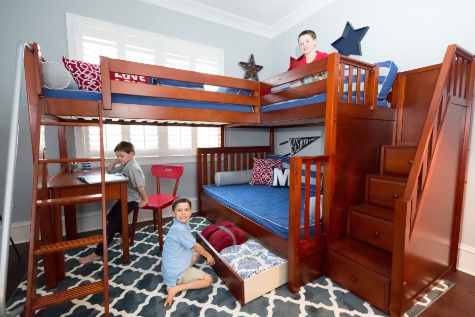 Детская для разнополых деток 12 кв.м с двухъярусной кроватью