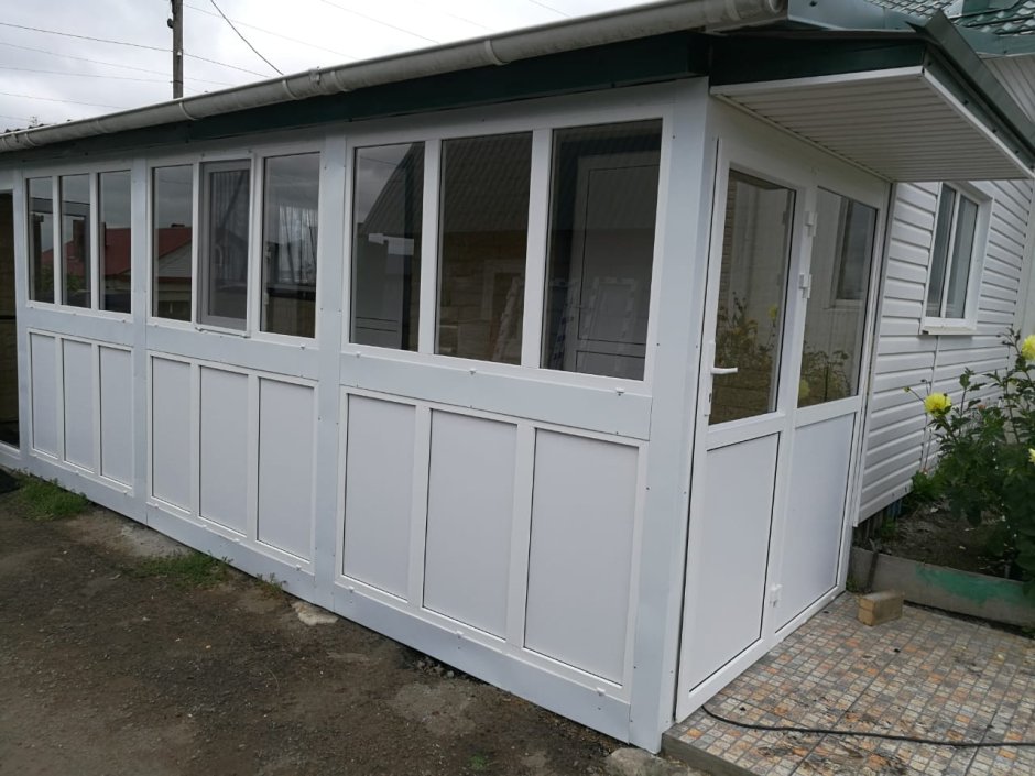 Остекление веранды Рехау