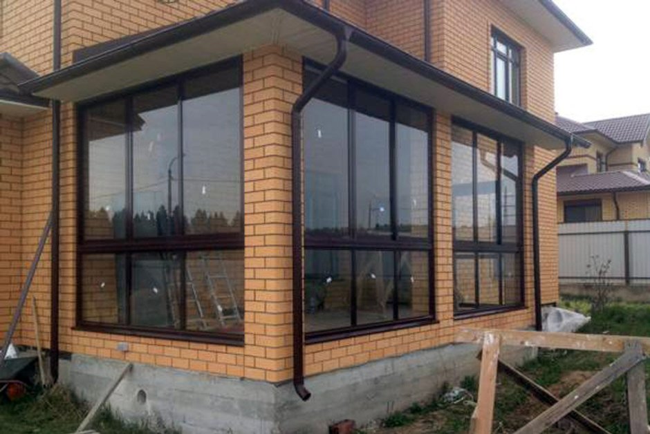 Стеклянная веранда в частном доме