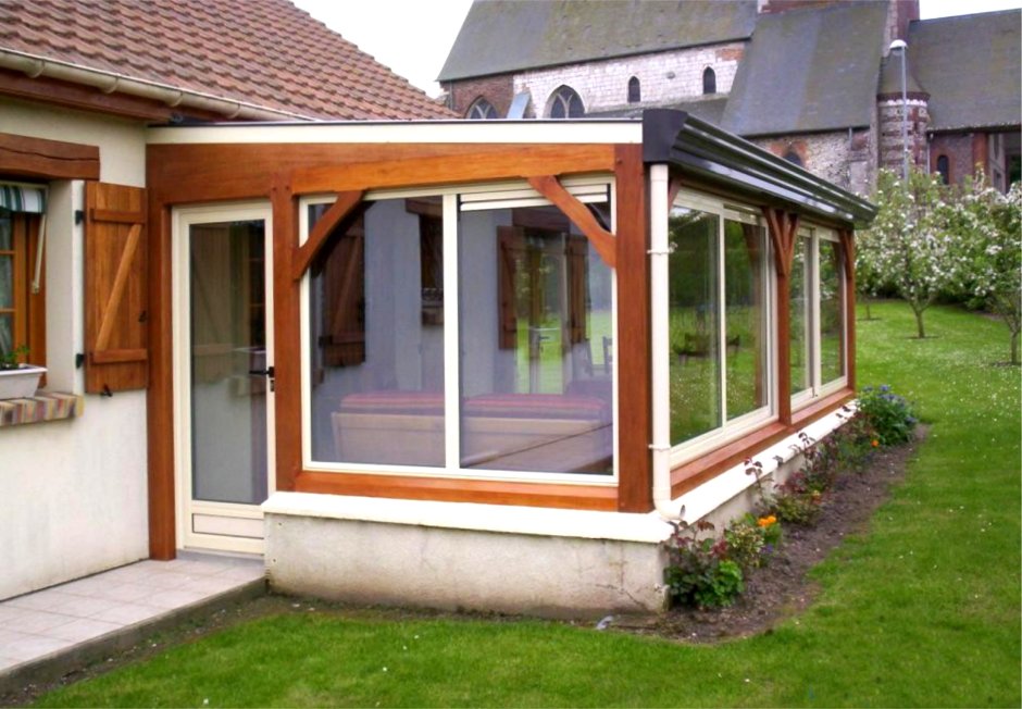 Застекленная угловая веранда