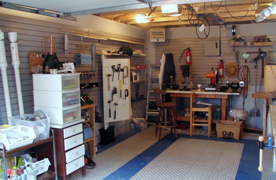 Интерьер мастерской в гараже