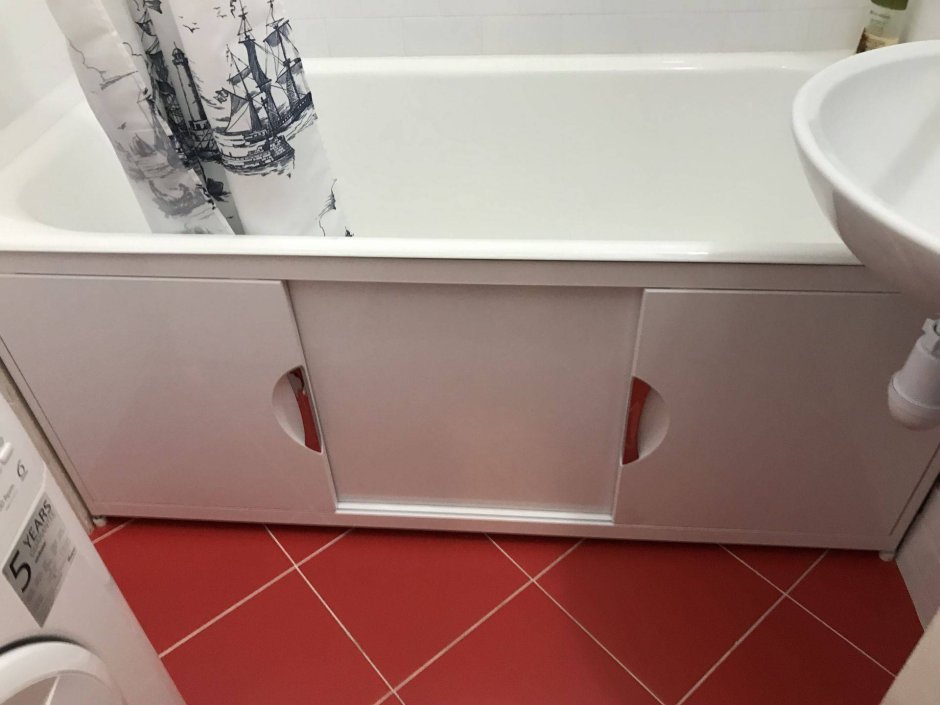 Деревянный экран под ванную