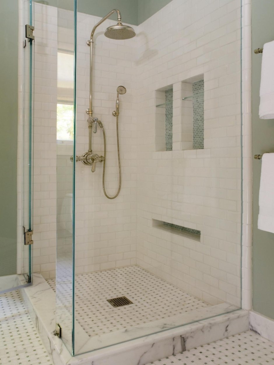 Интерьеры ванных комнат с душевой кабиной