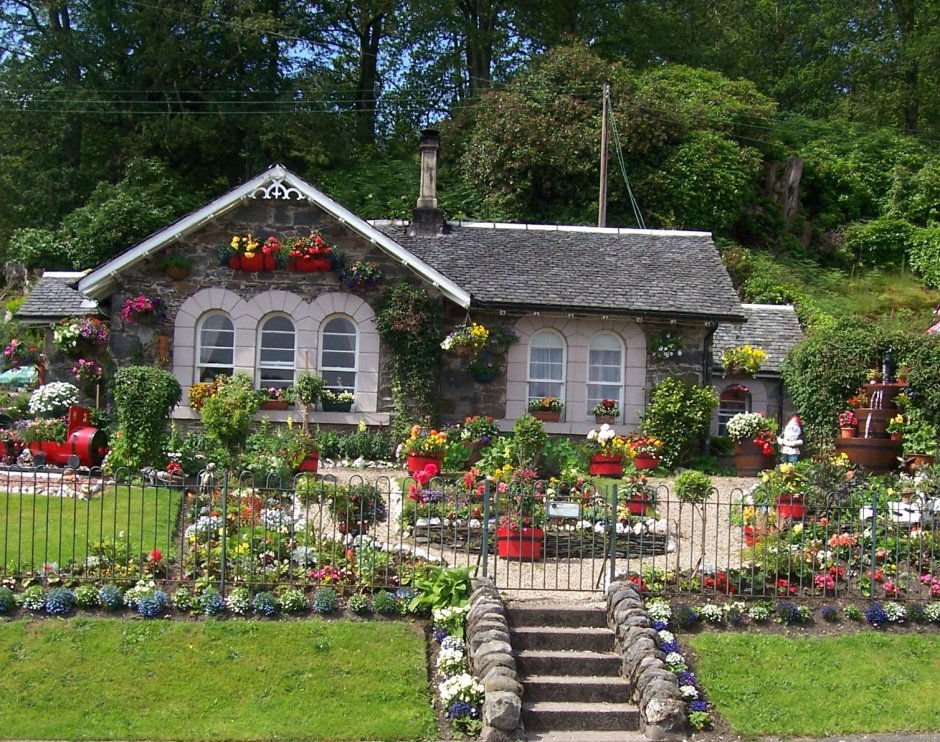 Красивый деревенский домик