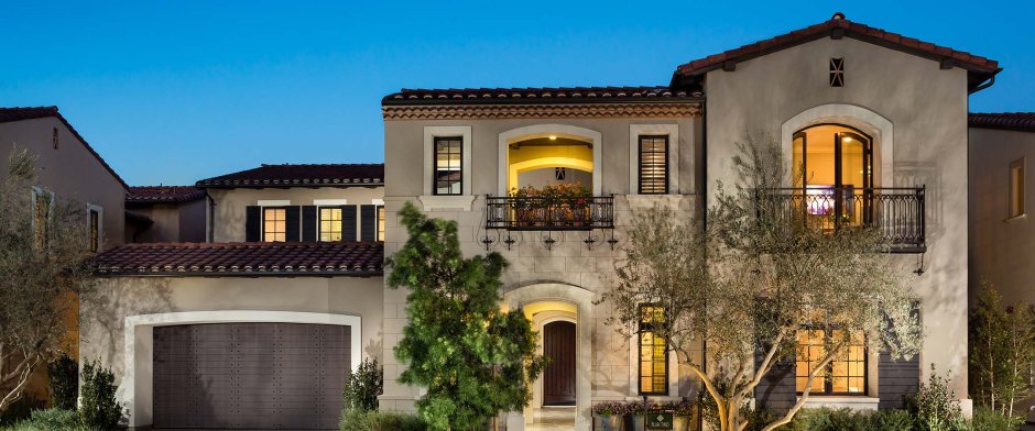 Трехэтажные дома в Испании