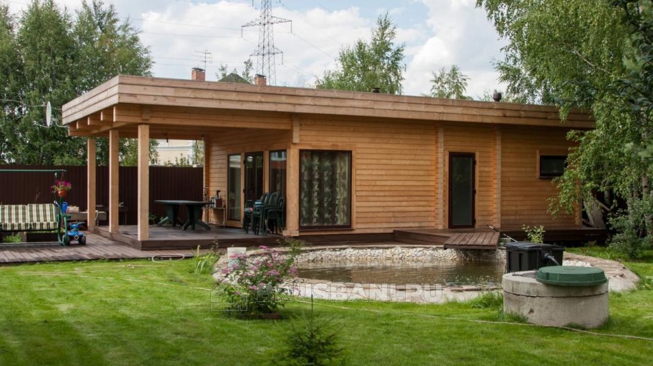 Небольшой домик с плоской крышей