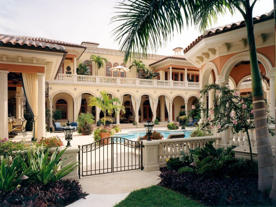 Дом в испанском стиле