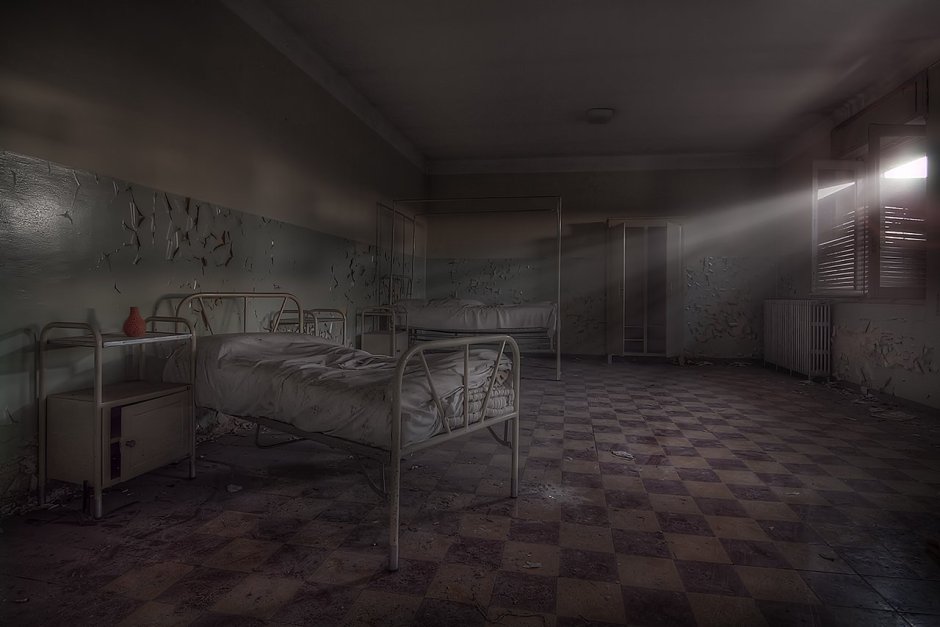 Белая комната психушка аниме