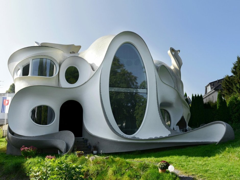 Странный дом (weird House). Альпы.