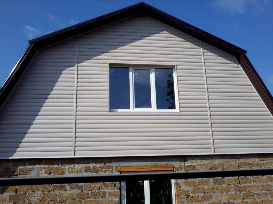 Фронтон подшит сайдингом