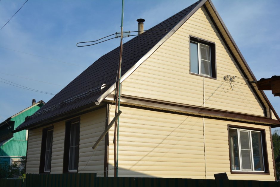 Коричневый фронтон