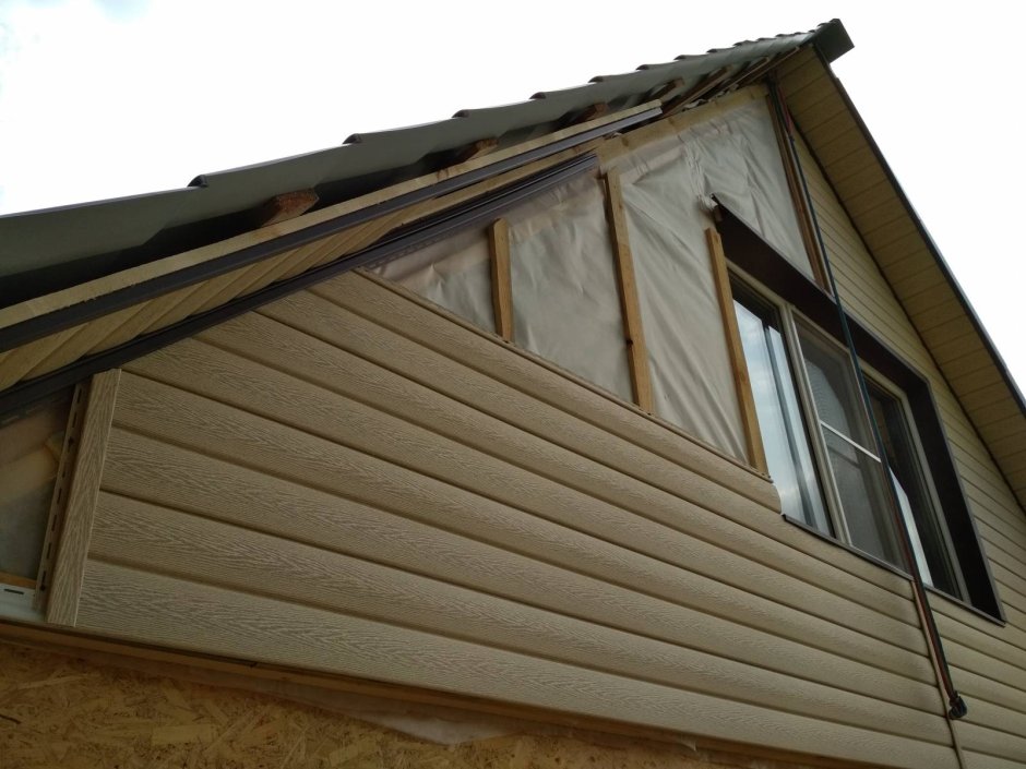 Обшивка фронтона сайдингом