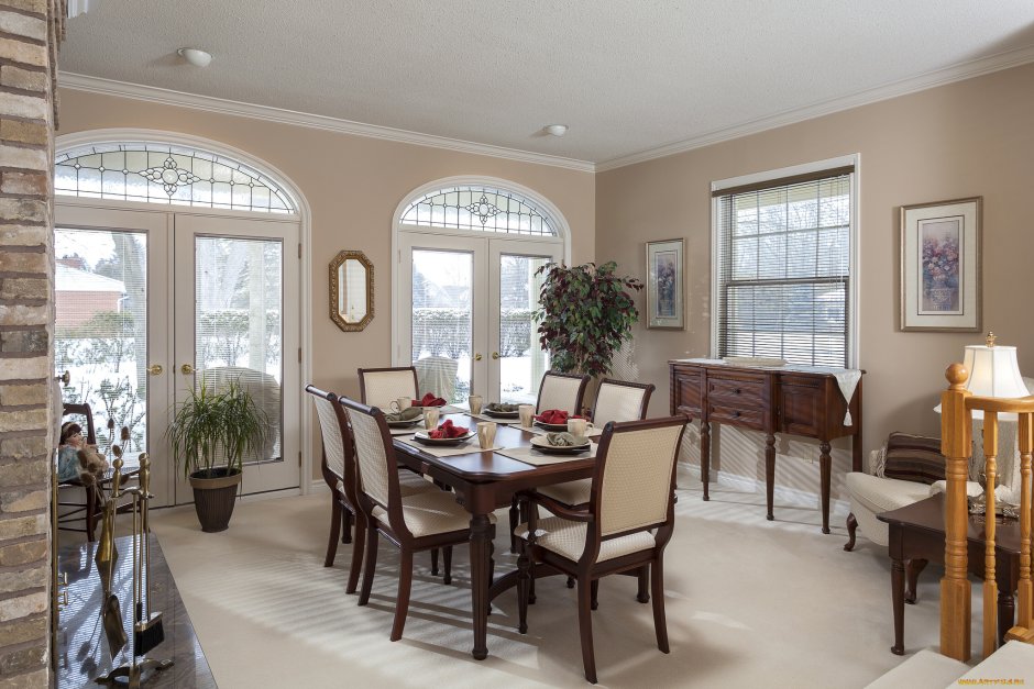 Стены в столовой в доме