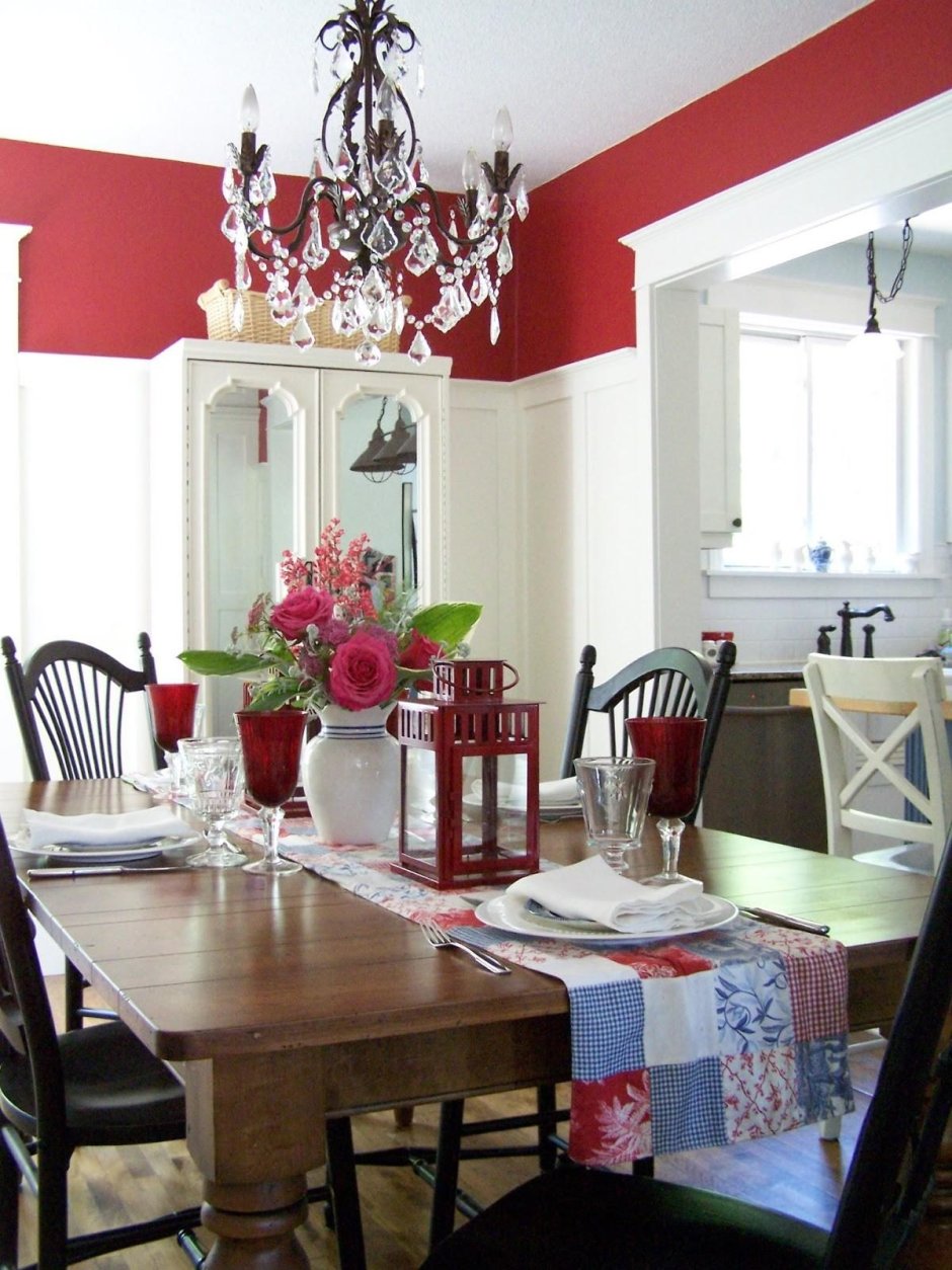 Картины на стену к бело бордовой кухне