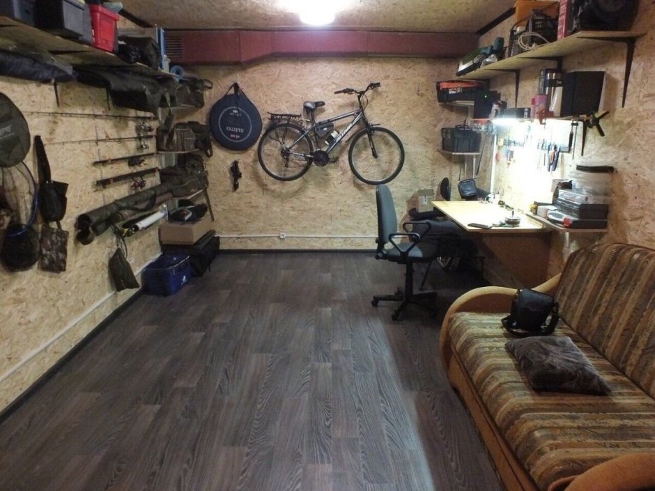 Минималистичный интерьер гаража