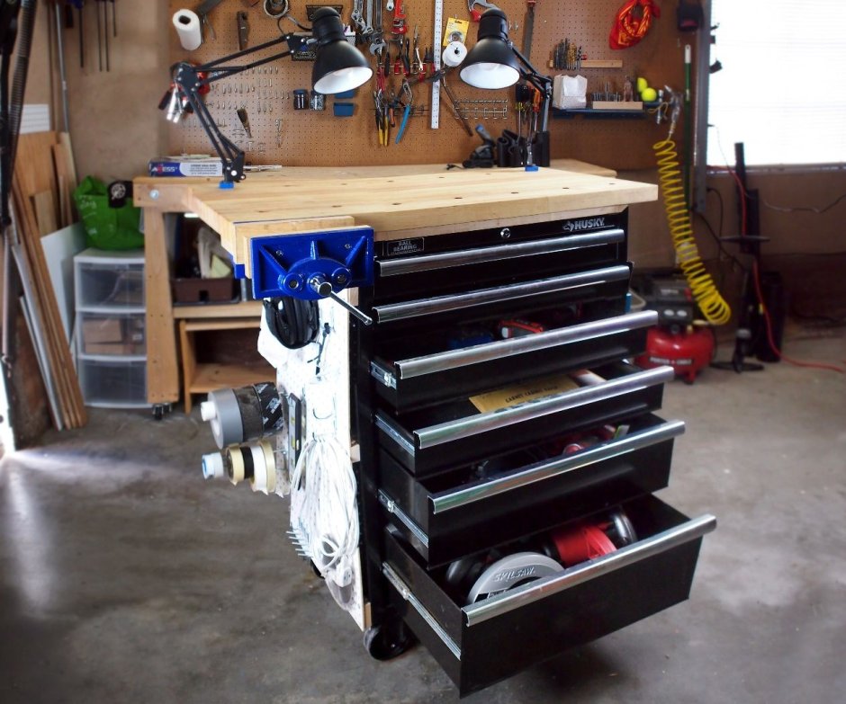 Инструментальный стол для гаража