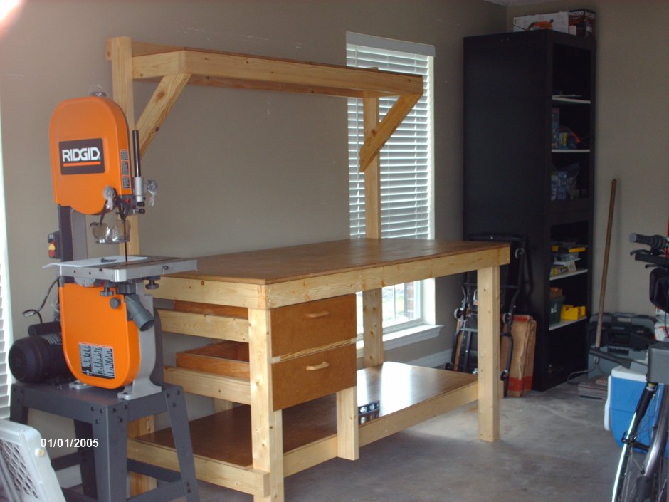 Деревянная мастерская с гаражом